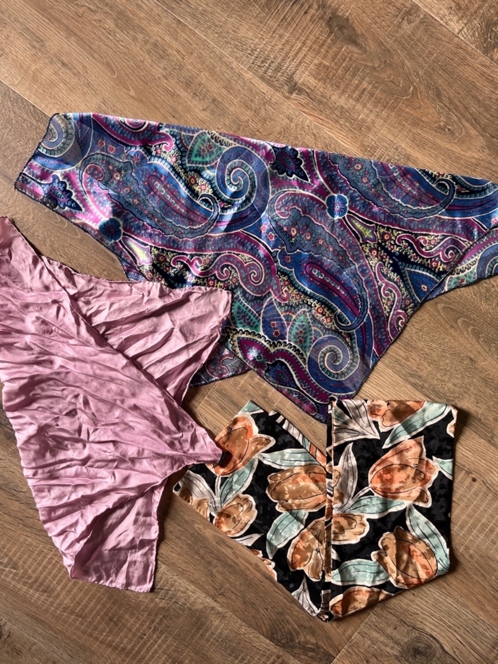 ☾ LOT OF 3: Vintage scarves (silk and polyester, solid and printed)